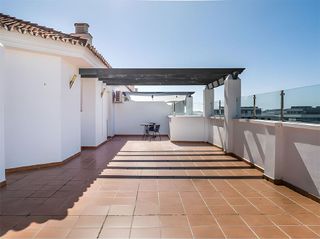Ático en venta en Nueva Andalucía centro en Marbella