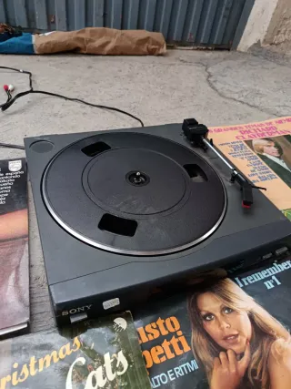 Giradischi vintage Sony con 9 vinili
