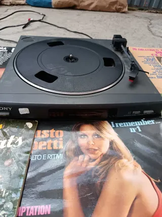 Giradischi vintage Sony con 9 vinili