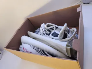 Adidas Yeezy Boost 350 V2 Talla 44