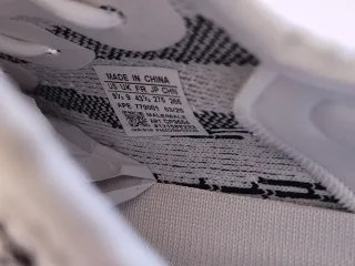 Adidas Yeezy Boost 350 V2 Talla 44