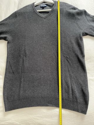 Jersey Pull&Bear cuello pico gris