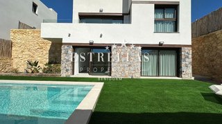 Chalet en venta en Cala de Finestrat en Finestrat