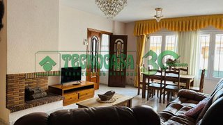 Casa adosada en venta en Olías del Rey
