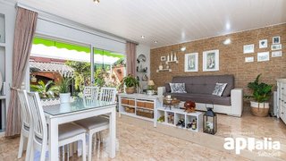 Casa adosada en venta en Les Arenes - La Grípia  Can Montllor en Terrassa