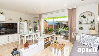 Casa adosada en venta en Les Arenes - La Grípia  Can Montllor en Terrassa