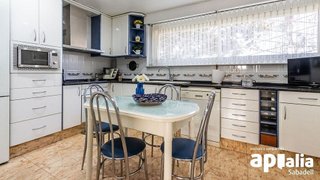 Casa adosada en venta en Les Arenes - La Grípia  Can Montllor en Terrassa