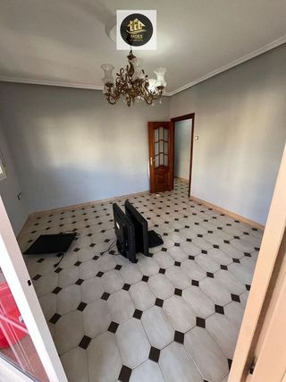 Piso en venta en Linares