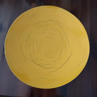 Centro tavola giallo decorato