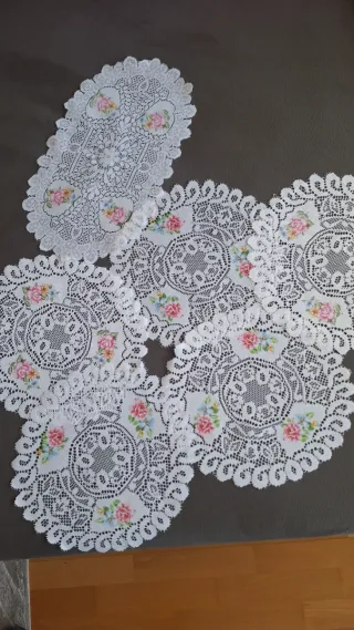 Lote 5 tappeti all'uncinetto rotondi e 1 ovale