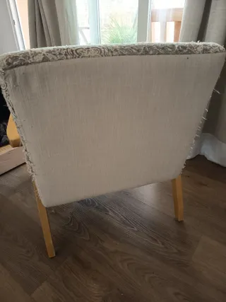 Sillón de tela y madera