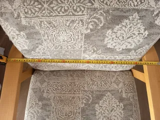 Sillón de tela y madera