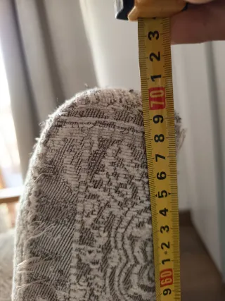 Sillón de tela y madera