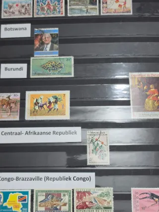 Preciosa colección de sellos de África.