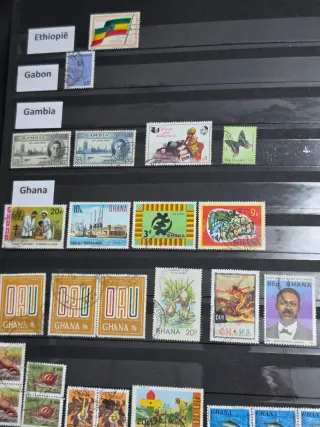Preciosa colección de sellos de África.