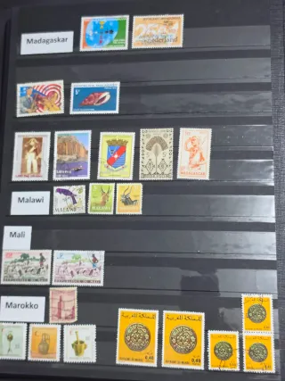 Preciosa colección de sellos de África.