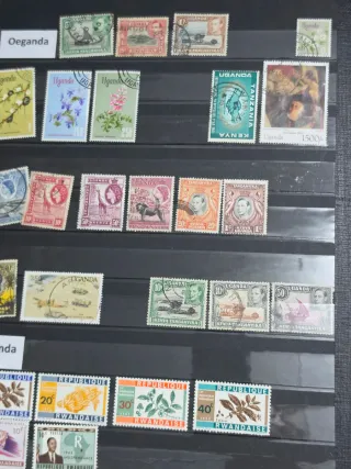 Preciosa colección de sellos de África.