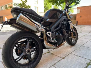 Triumph Speed Triple 1050 Negra