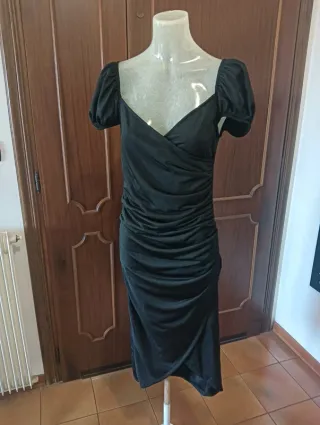 Maxi Abito nero elasticizzato incrociato