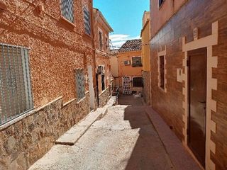 Casa adosada en venta en Hellín