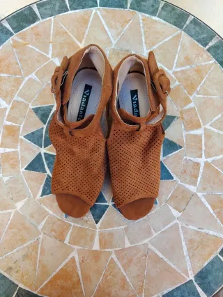 Scarpe donna marroni con tacco