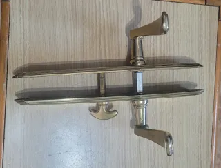 Manillas de puerta doradas