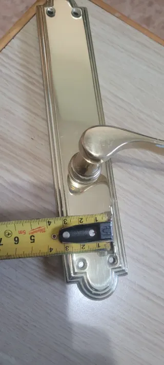 Manillas de puerta doradas