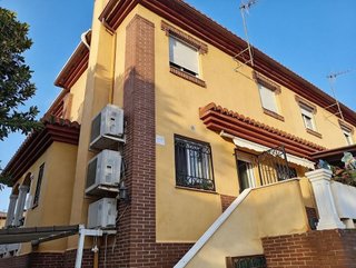 Casa adosada en venta en Alhendín
