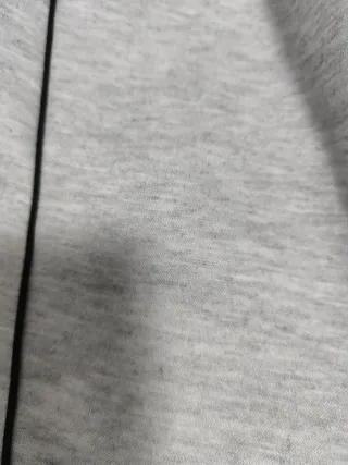 Conjunto chándal gris moderno