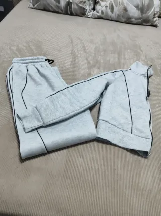 Conjunto chándal gris moderno