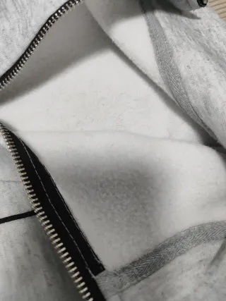 Conjunto chándal gris moderno