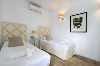 Casa adosada en venta en Nueva Andalucía centro en Marbella