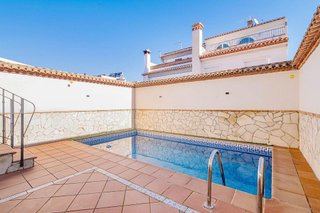 Casa adosada en venta en Zubia (La)