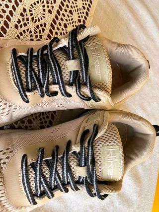 Deportivas trekking beige/negras Talla 39