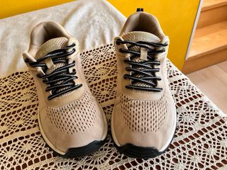 Deportivas trekking beige/negras Talla 39