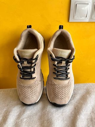 Deportivas trekking beige/negras Talla 39