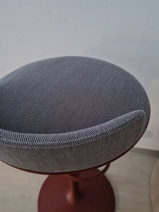 Taburete de Andreu World modelo Hula.