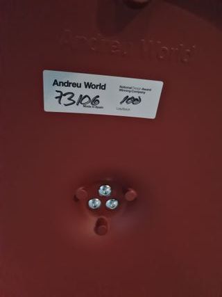 Taburete de Andreu World modelo Hula.