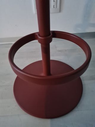 Taburete de Andreu World modelo Hula.