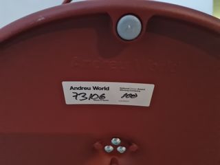 Taburete de Andreu World modelo Hula.