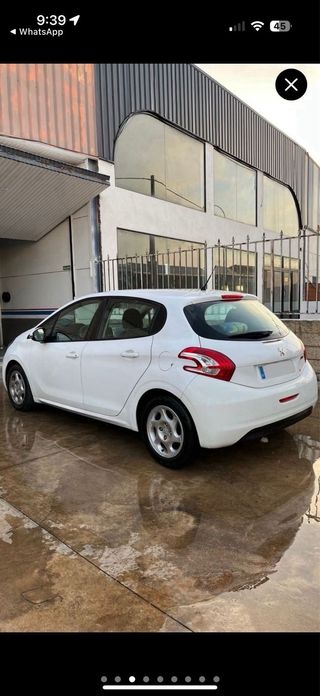 Peugeot 208 2012