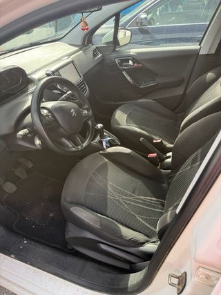 Peugeot 208 2012