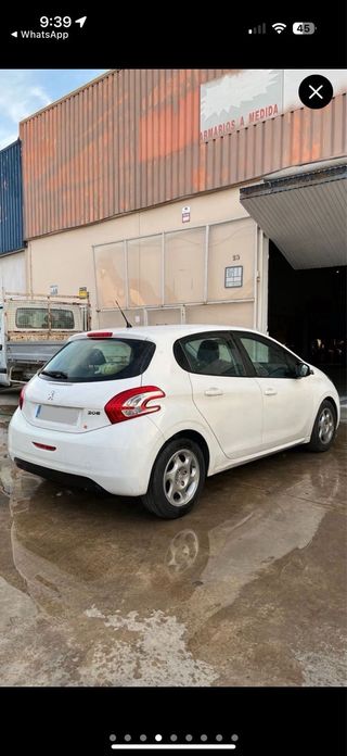 Peugeot 208 2012
