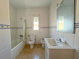Casa adosada en venta en Pilas