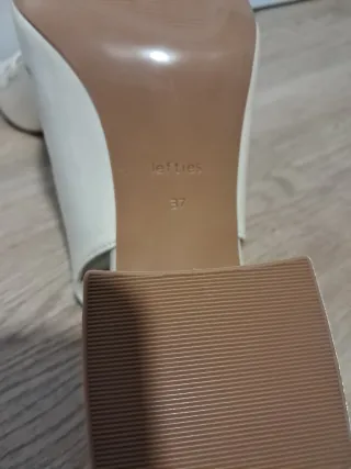 Zapatos destalonados beige nuevos