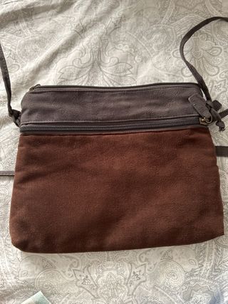 Bolso bandolera de ante con cremalleras