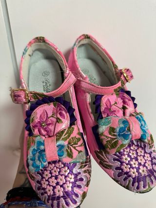 Traje de Fallera Rosa Chicle con Flores