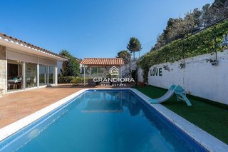 Chalet en venta en Argentona
