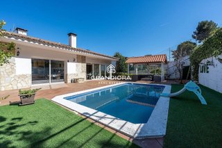 Chalet en venta en Argentona