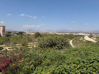 Piso en venta en Juan XXIII en Alicante